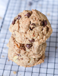 Healthy Chocolate Chip Oatmeal Cookies – A new spin on a classic without losing a bit of flavor, are these Healthy Chocolate Chip Oatmeal Cookie